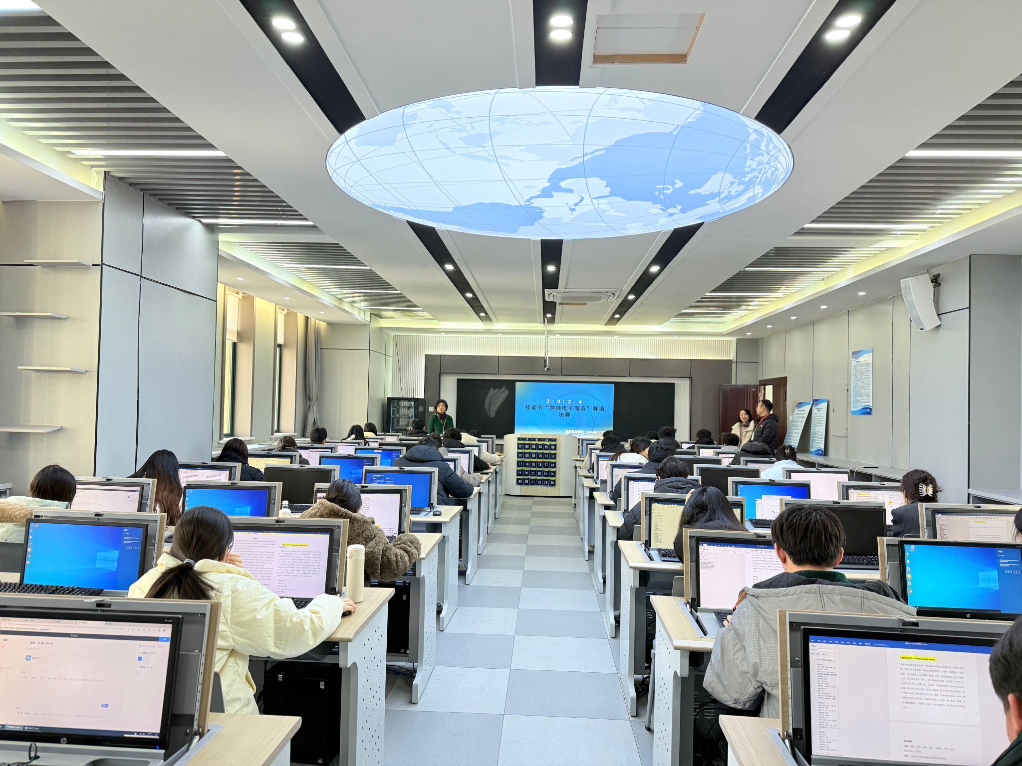 經(jīng)濟(jì)貿(mào)易學(xué)院在2024年學(xué)校技能節(jié)軟件開(kāi)發(fā)賽事中圓滿(mǎn)完成各項(xiàng)比賽